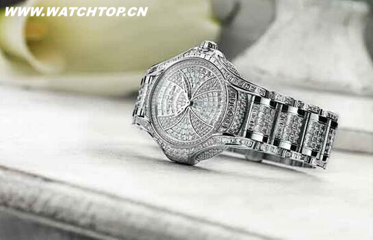 瑰麗圣誕—— 寶齊萊Diva Haute Joaillerie限量珠寶腕表 Diva Haute Joaillerie 圣誕 寶齊萊 珠寶 腕表 熱點(diǎn)動(dòng)態(tài)  第2張