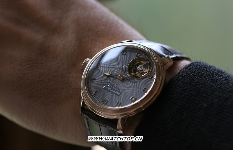 盛夏光影 時光獻(xiàn)映 帕瑪強(qiáng)尼寰宇系列Toric Tourbillon Slate腕表獻(xiàn)禮父親節(jié) 父親節(jié) 帕瑪強(qiáng)尼寰宇系列腕表 帕瑪強(qiáng)尼 行業(yè)資訊  第2張